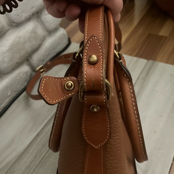 Like new, Dooney & Bourke Saddle Brown Leather Crossbody Bag & wallet. - Picture 11 of 13